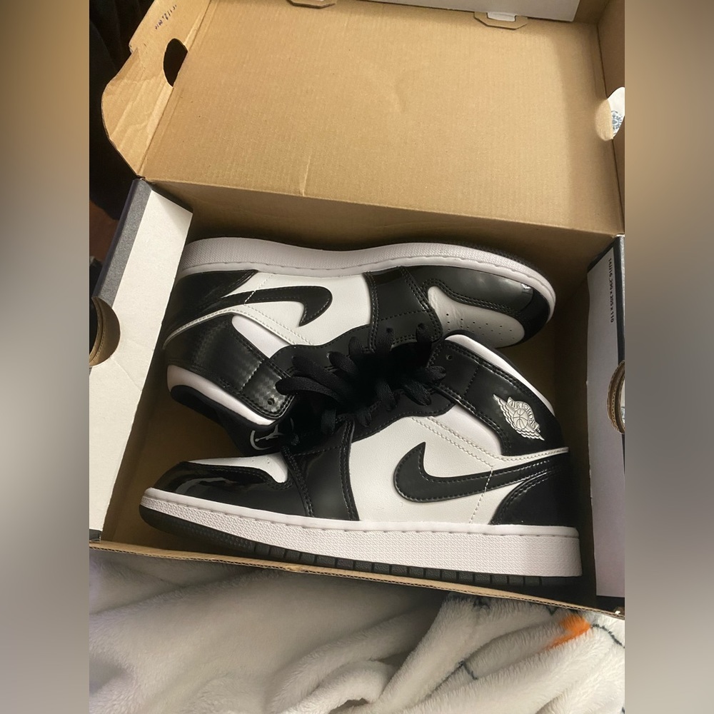 Jordan 1 Mid SE carbon fiber brand new